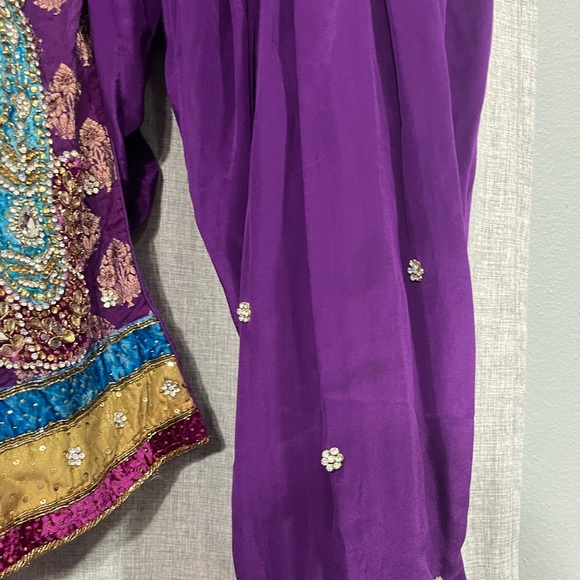 Punjabi salwar suit - Picture 2 of 7